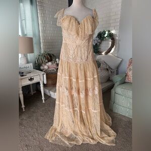 Elegant Cream Lace Wedding Dress gown costume vintage classic‎ style flowy boho